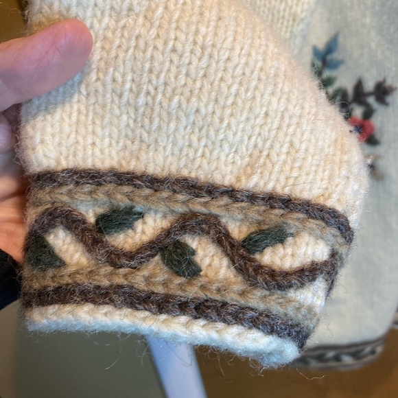 Vtg handmade chunky knit cardigan sweater fair isle flower M/L grannicore winter - Picture 10 of 13